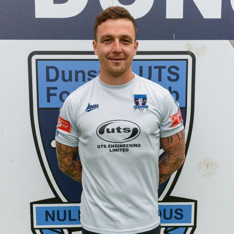 DunstonUTSFC's tweet photo. Midfield warrior 𝗦𝗘𝗖𝗨𝗥𝗘𝗗. 🪨

@David_Robinson8 becomes our fourth summer signing ahead of the 2023-24 season. 🤌

📸 @treecrashkelv | #WeAreDUTS 💙