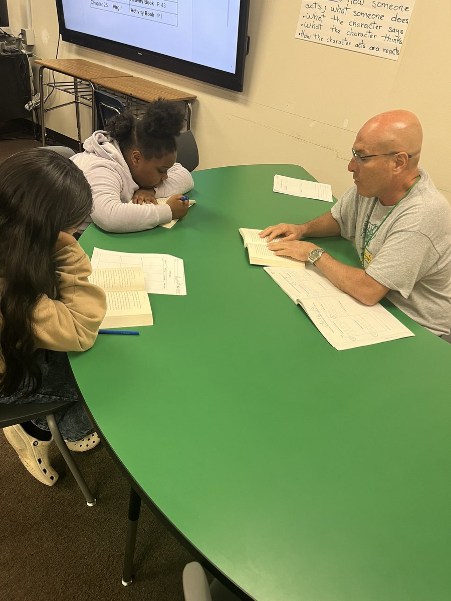 AP_Holmes1913's tweet image. Intentional teaching and learning! 3-7 Summer Bridge Week 3!💚🤍 #summerschoolprincipal #smallgroupinstruction