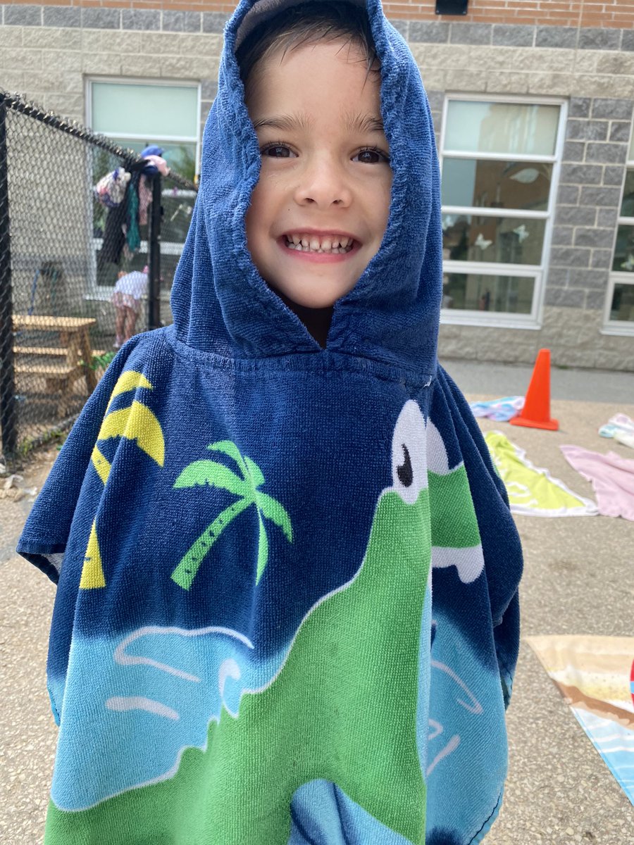MrsPictonsClass's tweet photo. Bring on the sun cause today was WATER DAY!!!!! Oh the screams of excitement was coming in strong today 😆 https://t.co/KnAomDH1HR