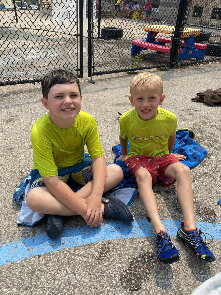 MrsPictonsClass's tweet photo. Bring on the sun cause today was WATER DAY!!!!! Oh the screams of excitement was coming in strong today 😆 https://t.co/KnAomDH1HR
