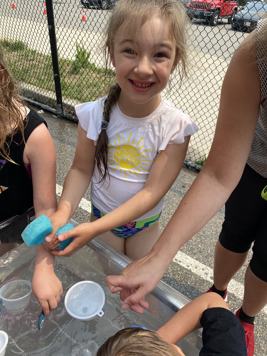 MrsPictonsClass's tweet photo. Bring on the sun cause today was WATER DAY!!!!! Oh the screams of excitement was coming in strong today 😆 https://t.co/KnAomDH1HR