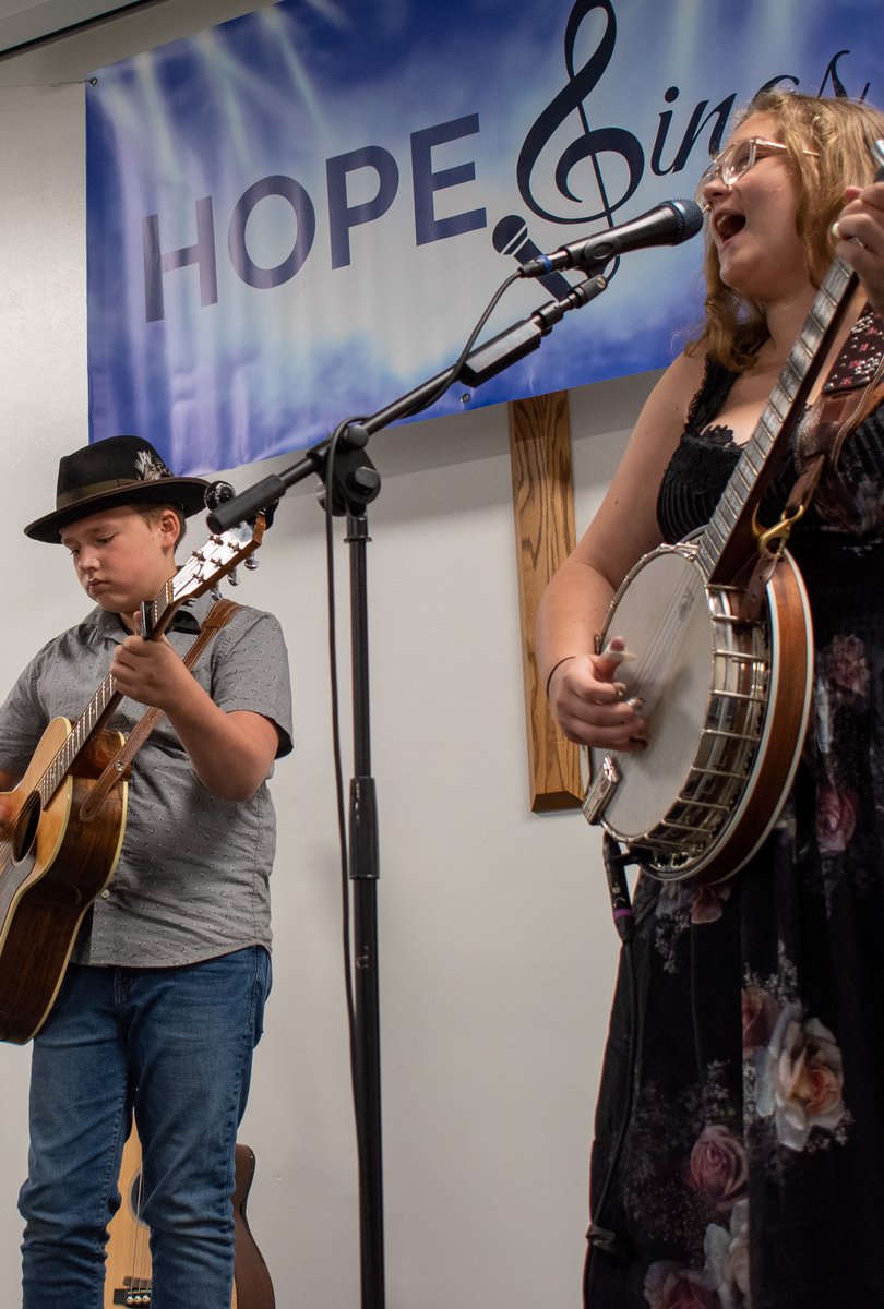 HopeTreeFS's tweet image. Everyone had a great time here at HopeSings yesterday! Thank you to MunchDogs for serving some delicious food, our sponsors, SaVida and Pinnacle, and the band SmallTown Strings for making all of this possible.  We are so thankful to everyone who showed up and donated as well!