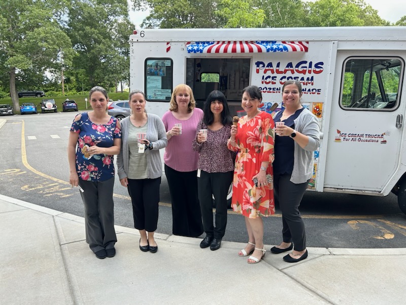 Happy summer solstice, everyone! 🌞Today, we celebrated the first official day of summer with our favorite summer dessert🍦@palagibros