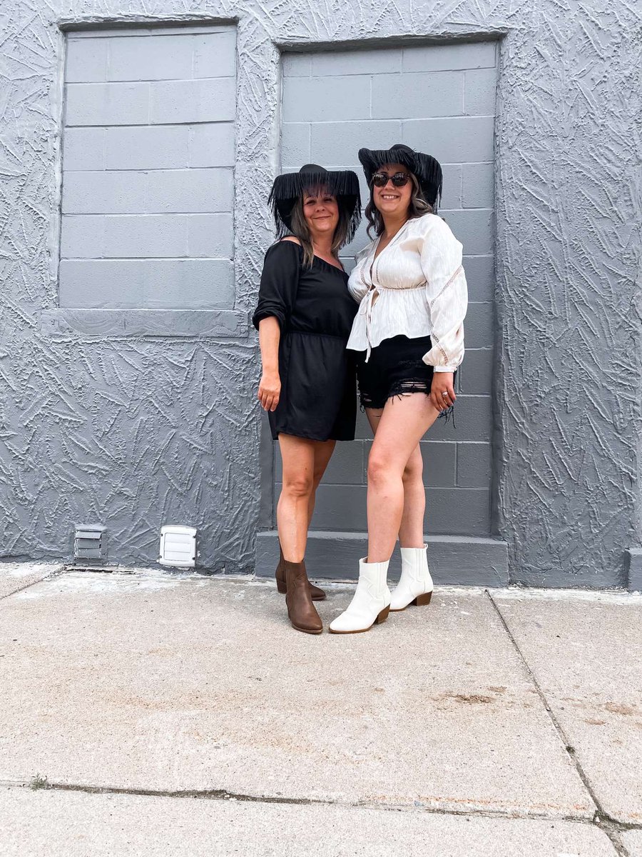 britbakerr's tweet photo. Waited 28 years to take my mom to @ShaniaTwain 🤍 from screaming songs in the car to tonight! We are ready for you! #letsgogirls #queenofmetour #londont https://t.co/9WZBrauzH5