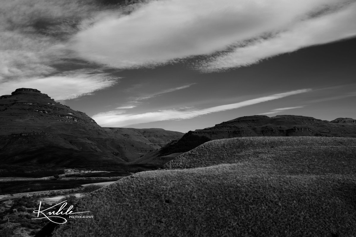 #mountains #drakensberg #southafrica #africa #photography #photooftheday #bnw #bnwphoto #bnwphotography #blackandwhitephotography #blackaandwhite #blackandwhitephoto #blackandwhitelover #nature #NaturePhotography #travelphotography #travel #Monochrome