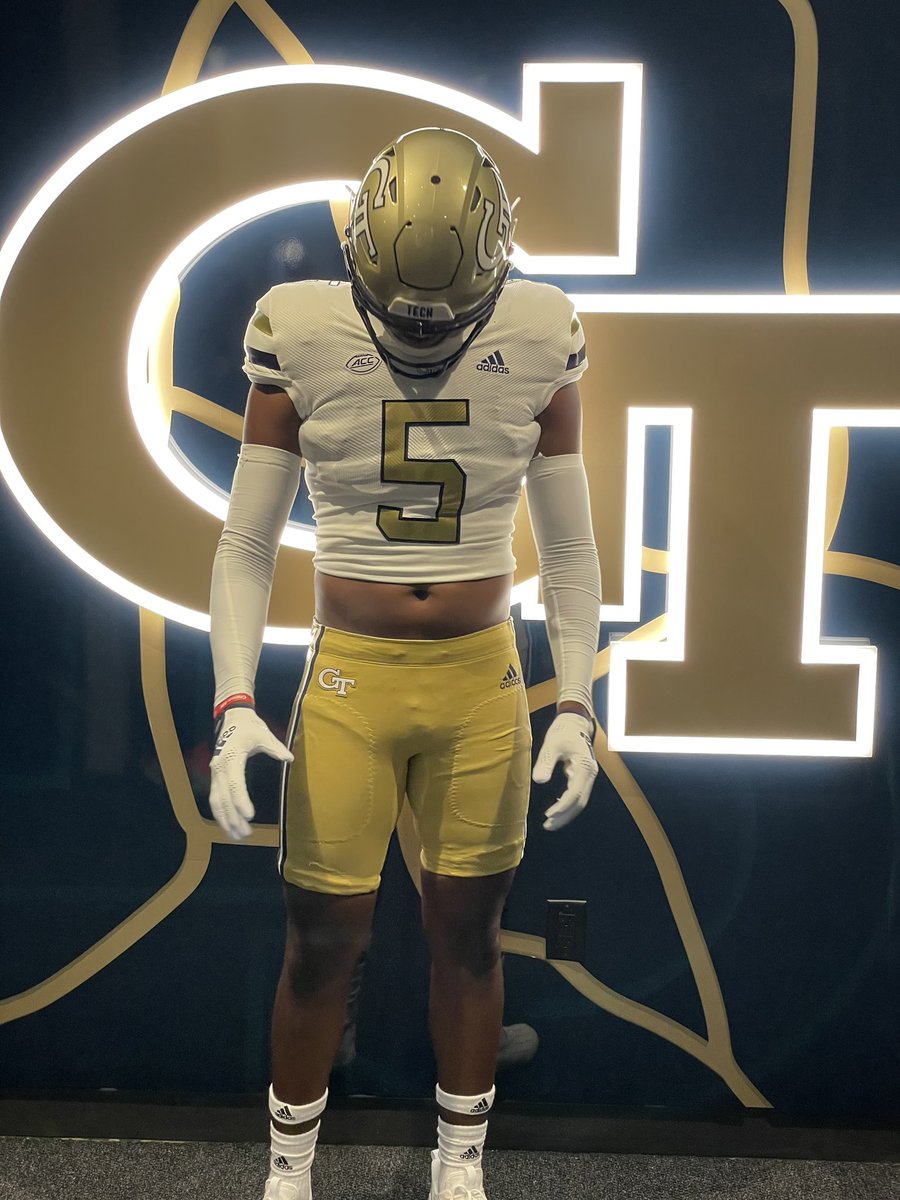 _thereal5ct's tweet photo. After a great visit at @GeorgiaTechFB and a great talk with @CoachBrentKey I’m blessed to receive an offer from Georgia Tech💯@StockbridgeHFC @Coach_DJHill @StockbridgeHFC @CoachSherrerGT @JeremyO_Johnson https://t.co/jHFhg9IJUb