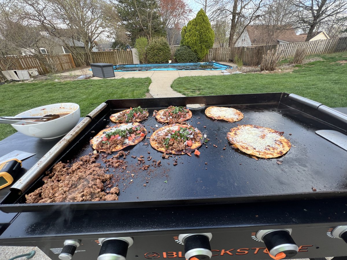 backyardgriddle's tweet photo. Birria Tacos on the Blackstone with a cheese crusted tortilla. #blackstone #tacos #birria @backyardsmoking https://t.co/go0kdqGq4u