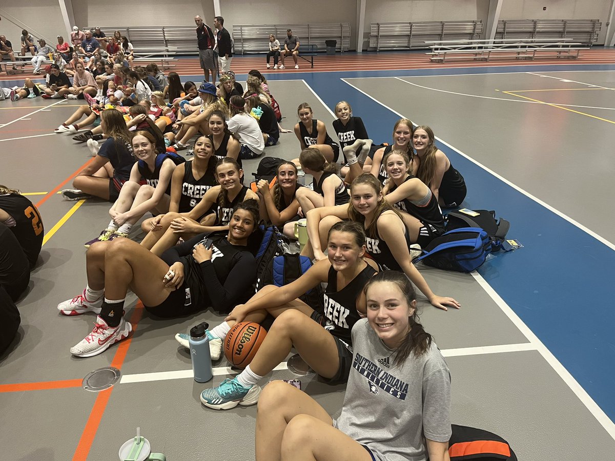 SCHSGBB's tweet photo. Our team had a great week at @VincennesU Womens Basketball Team Camp. Great competition, great facilities and tons of fun!  Lots of tired kids and coaches! https://t.co/262ZYHKCvd