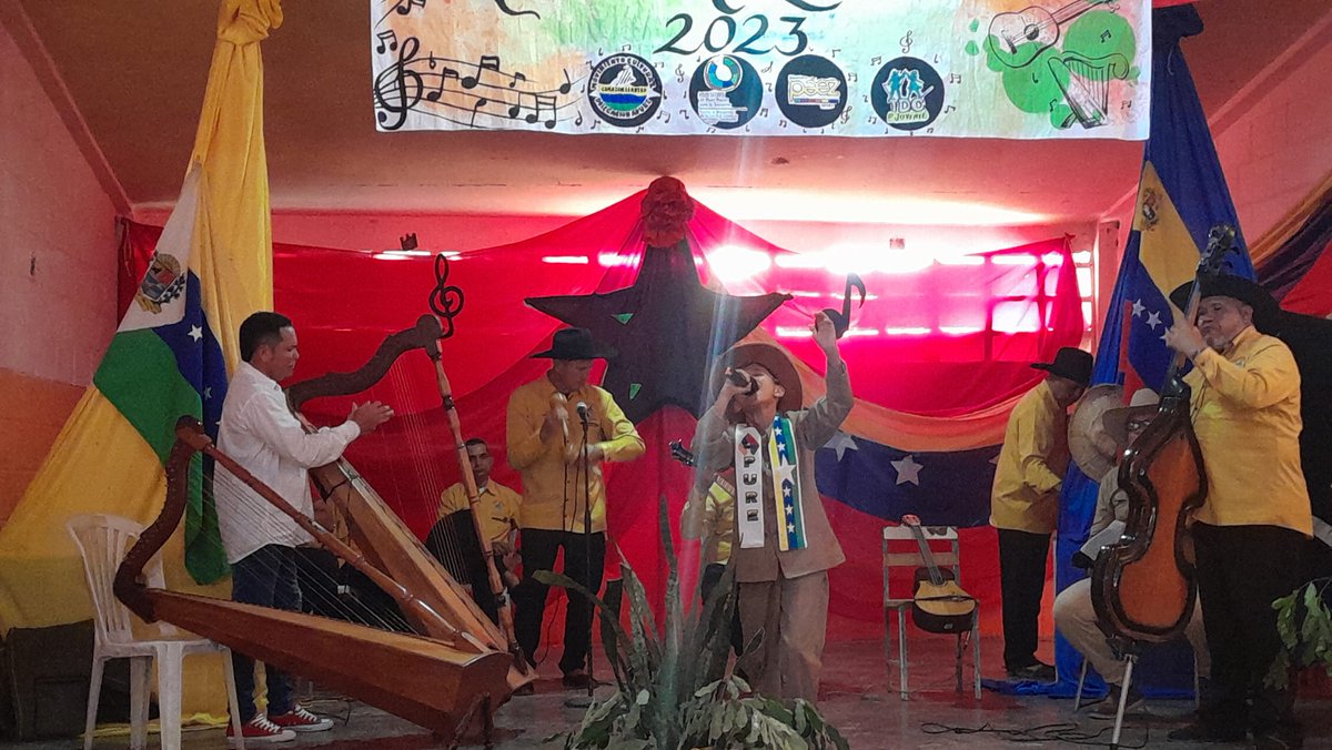 MPaezOficial's tweet photo. #21Junio Así fue la audición de #TalentoDeCorazon en GUASDUALITO para la selección de nuestros representantes del estado #Apure
#EnVideo AQUI: https://t.co/E9EuqlBc2A
#PatriaProductiva #GeneraciónDeOro .@eduardopiate2 #TenemosConQue #ApureGrande https://t.co/wq0RcR8xtr