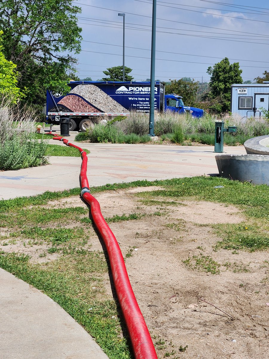 ExpressBlower1's tweet photo. Pioneer Landscape Centers is out with their new #ExpressBlower EB-60HO, refreshing a playground on a beautiful summer day! 🌞
#blowertrucks #playgrounds #erosioncontrol #greenroofs #aggregate #landscape #domoreinaday #savetime #savelabor #youdontneedmorepeopleyouneedmoremachine https://t.co/BuBYVfu6Cq
