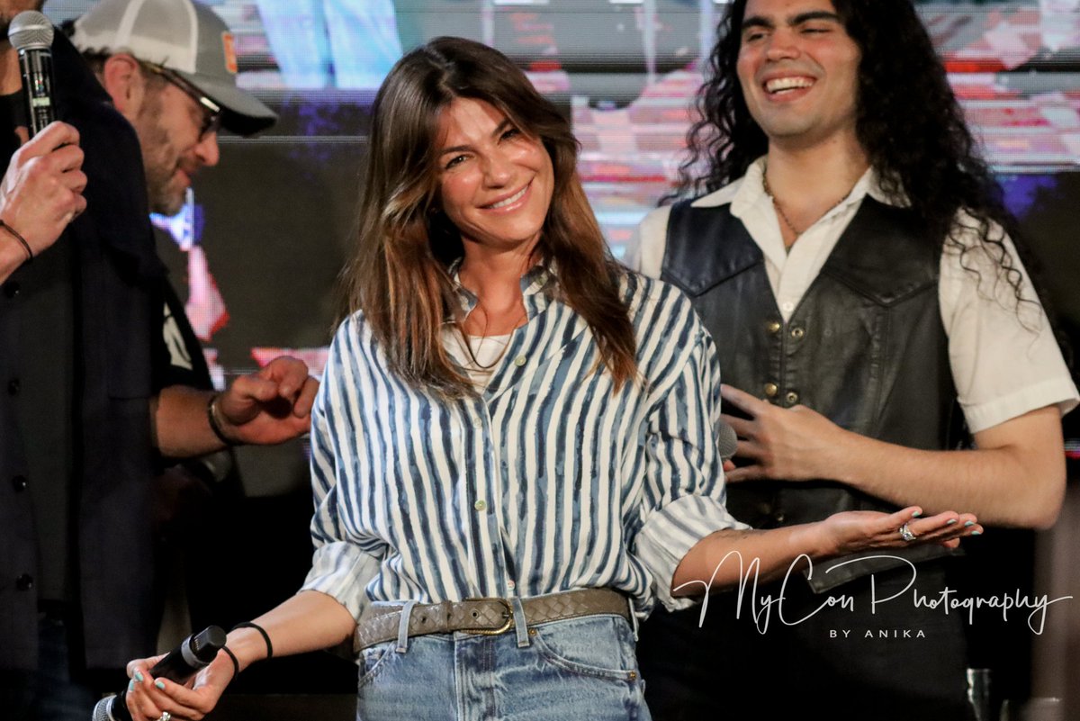 Gen at #jib13 
surprise at the closing ceremony 🫶

#GenevievePadalecki #SPNFamily #JIBFamily #JIBCon #Walker