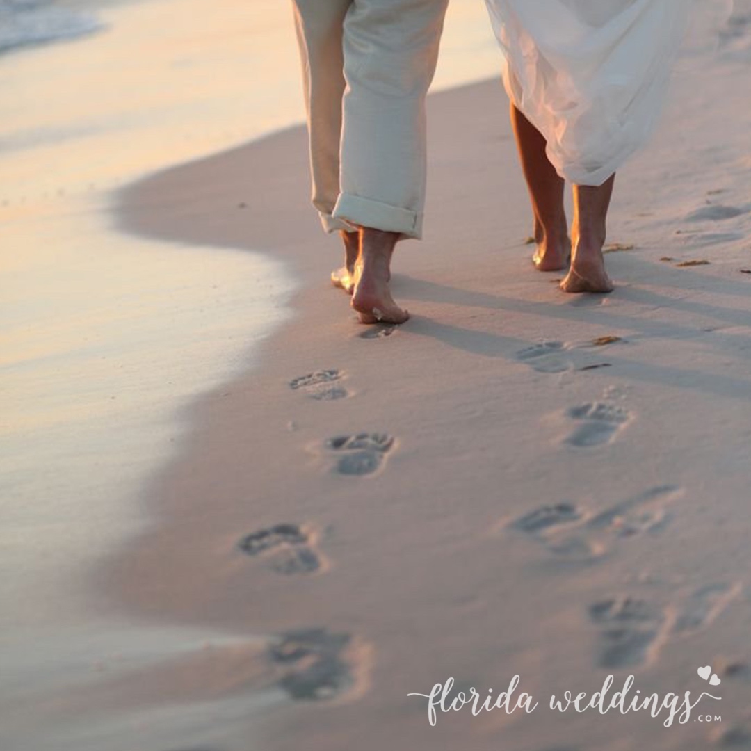 If you want your destination wedding in Florida to be stress-free, floridaweddings.com is the way to go! T #beachwedding #floridawedding #weddingplanner