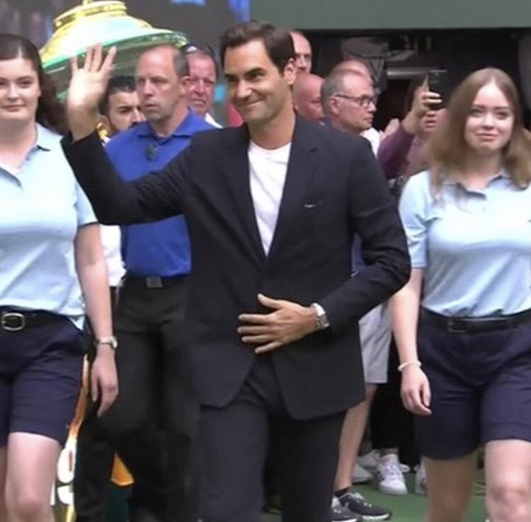 tenisblogbr's tweet photo. Com @papodeteniscast
ELE! 🎾❤️🌱
Roger Federer reencontrou os fãs e foi homenageado hoje em Halle.
#tennis #tennis🎾 #tênis #rogerfederer #federer #federerfans #federerforever #halle #tennislegend https://t.co/RhTJFr8X1E