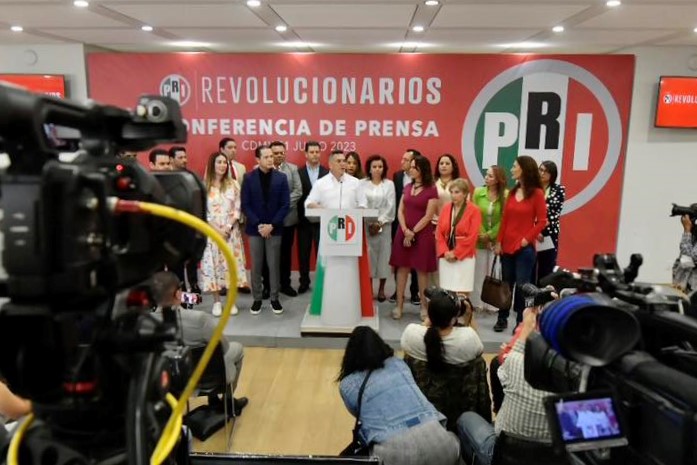 CNC_CEN's tweet photo. Nuestra dirigente @LetyBarreraM asistió al anuncio que hizo @alitomorenoc, presidente del partido, en torno a los 32 foros ciudadanos para escuchar, atender y construir #ElMéxicoQueQueremos. https://t.co/hHHRQbmOe8