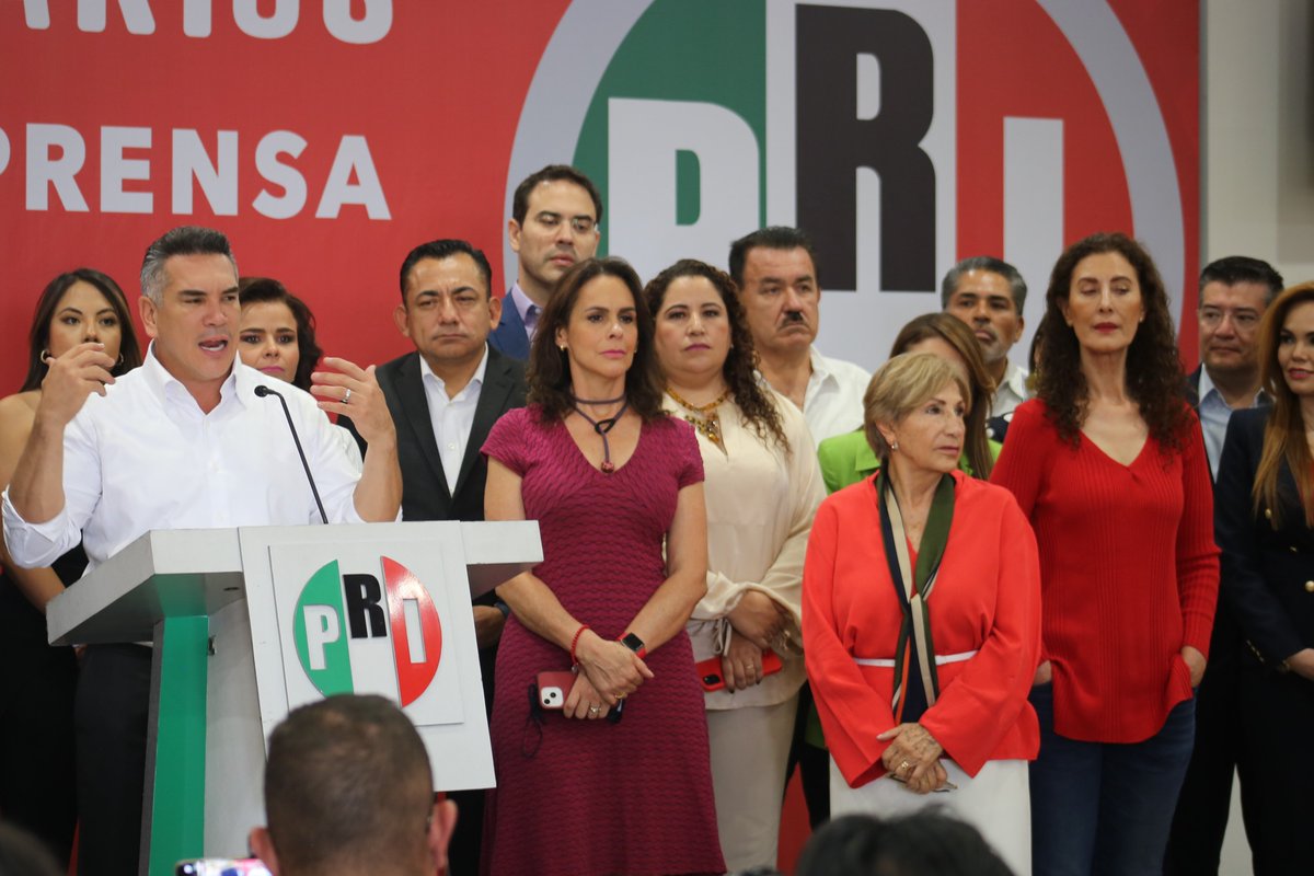 CNC_CEN's tweet photo. Nuestra dirigente @LetyBarreraM asistió al anuncio que hizo @alitomorenoc, presidente del partido, en torno a los 32 foros ciudadanos para escuchar, atender y construir #ElMéxicoQueQueremos. https://t.co/hHHRQbmOe8