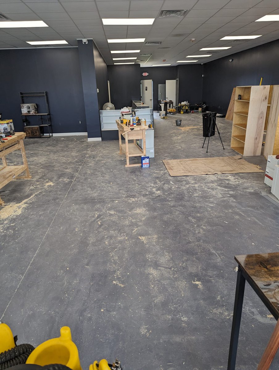 UnionVapors's tweet photo. Here’s a sneak peak and big thank you to PJ Cleaning LLC. for helping us turn our work shop into a vape shop as we inch closer to opening! https://t.co/UqnyyS3Lif