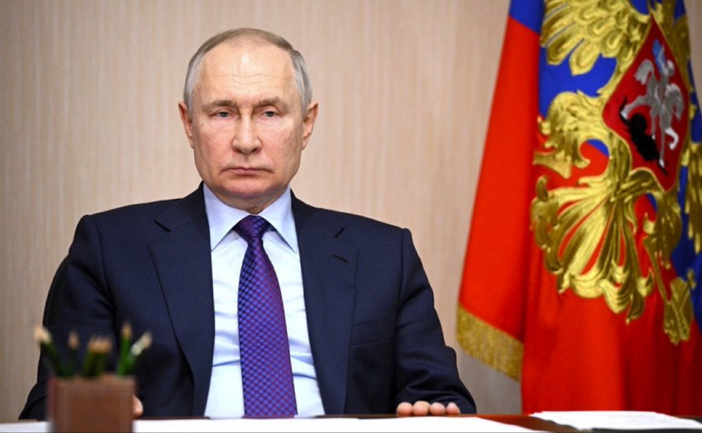 In today's #vatniksoup, voted by you, I'll introduce a Russian politician and president, Vladimir Putin. He's best-known for turning Russia into a totalitarian state, and for waging war in Chechnya, Georgia, Syria and Ukraine.

Grab a coffee, this one's long.

1/