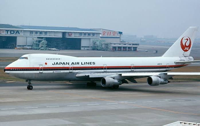 tantotupiassu's tweet photo. Essa história do submarino perdido me lembra muito do acidente com o Voo 123 da Japan Airlines, em agosto de 1985.

Na maior tragédia aéreas do mundo, envolvendo somente um avião, os 524 ocupantes da aeronave esperaram longos 32 minutos para morrer. https://t.co/E08DmLYEg0