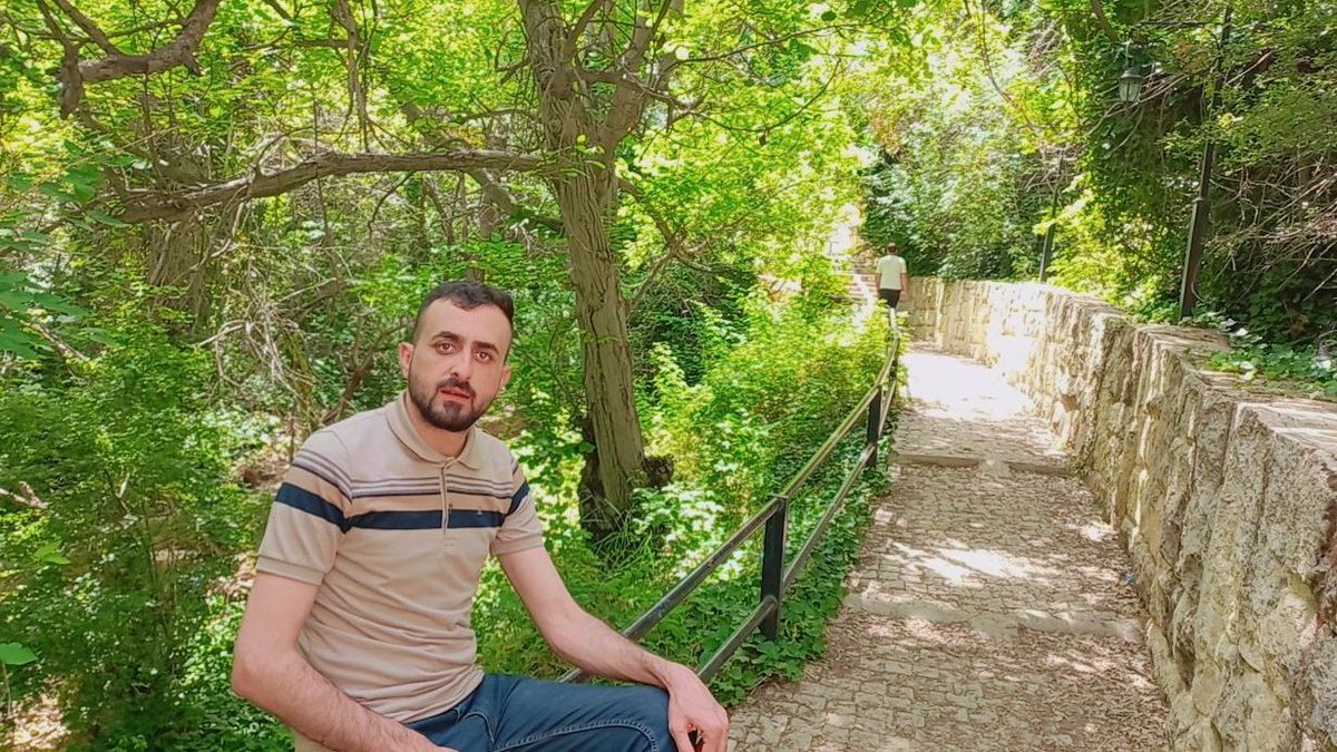 اللهم لا تحوجني لأحد، ولا تجعلني عبئًا على أحد، واجعلني غنيًا بك عمن سواك.