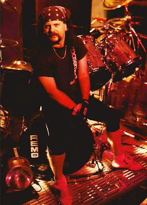 Vodka is much easier on your system than dark whisky and stuff.

#VinniePaul 
#RIP

youtu.be/qDQ7wQ2fIFI

#Pantera - Proud To
Be Loud
Live at Texas, 1988.
youtu.be/E09ch6ca7nA