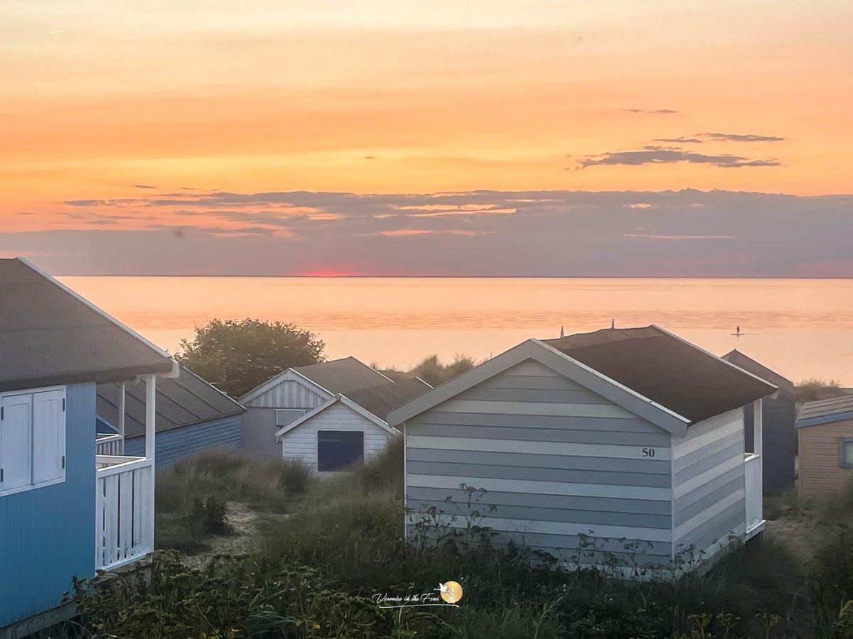 Truly amazing sunset on the Norfolk coast at Old Hunstanton this wonderful Summer Solstice ❤️☀️🧡 #SummerSolstice #StormHour