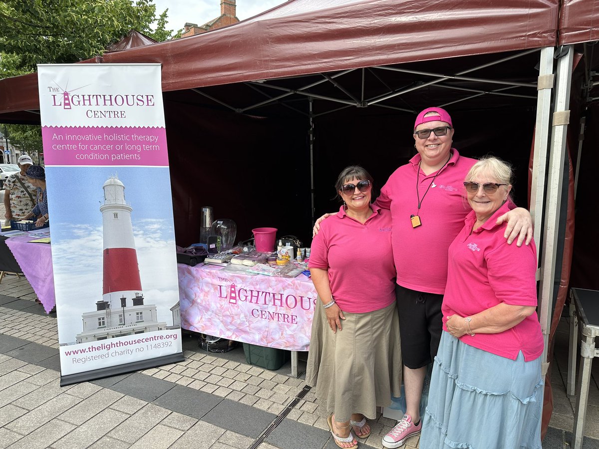 Todays reason to smile…….it may have been a long day,but it was awesome.Ending in Kettering with this beautiful pair doing a tombola. We raised an awesome £88.75.Huge thankyou to @ketteringtowncouncil @we_are_kettering #TeamPink #Kettering #Fundraiser #Tombola #PinkSparkles xxx