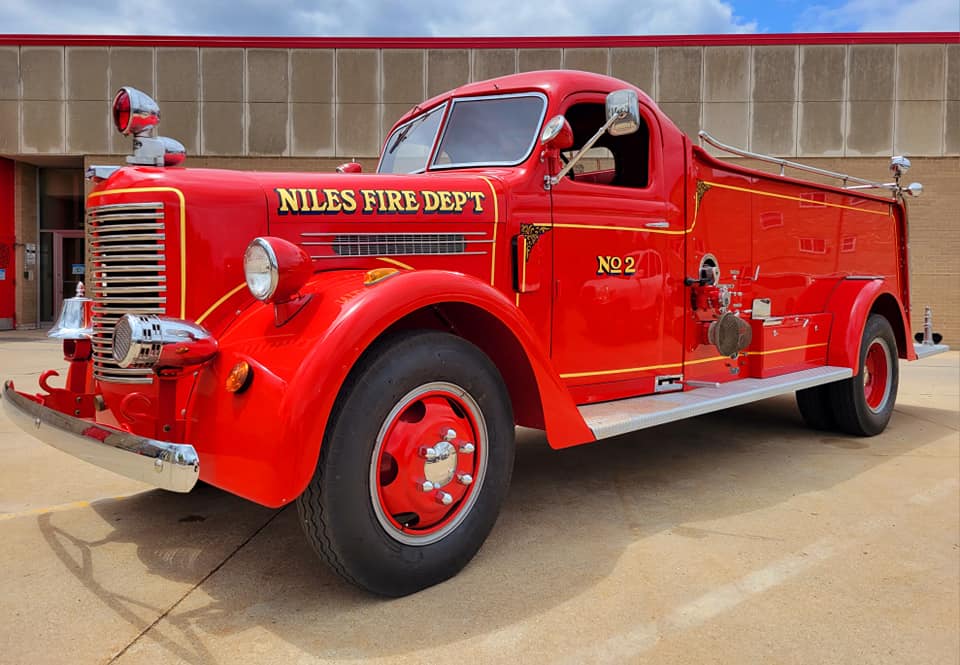 t_robb1's tweet image. Niles is ready for July 4th parade and after party at Grennan Heights with special units, a 1941 fire truck, Bette Horstman, The Crusaders
journal-topics.com/articles/niles…
@NilesJournal @VNilesIL @NilesParkDist @NMDLibrary