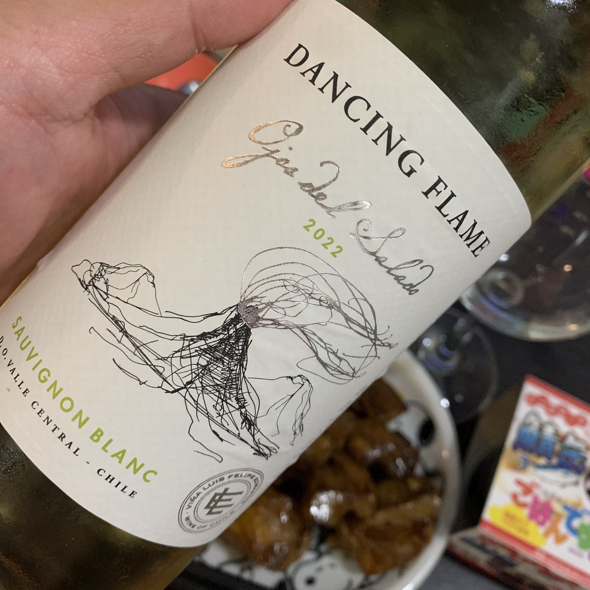 Namichang's tweet photo. 昨日の #sauvignonblanc
火山なのかね?踊る炎。
#dancingflames
#chile
#ワイン #ワインスタグラム #wine #winestagram #vino #vinostagram #vin #vinstagram https://t.co/QoJT1BAdui