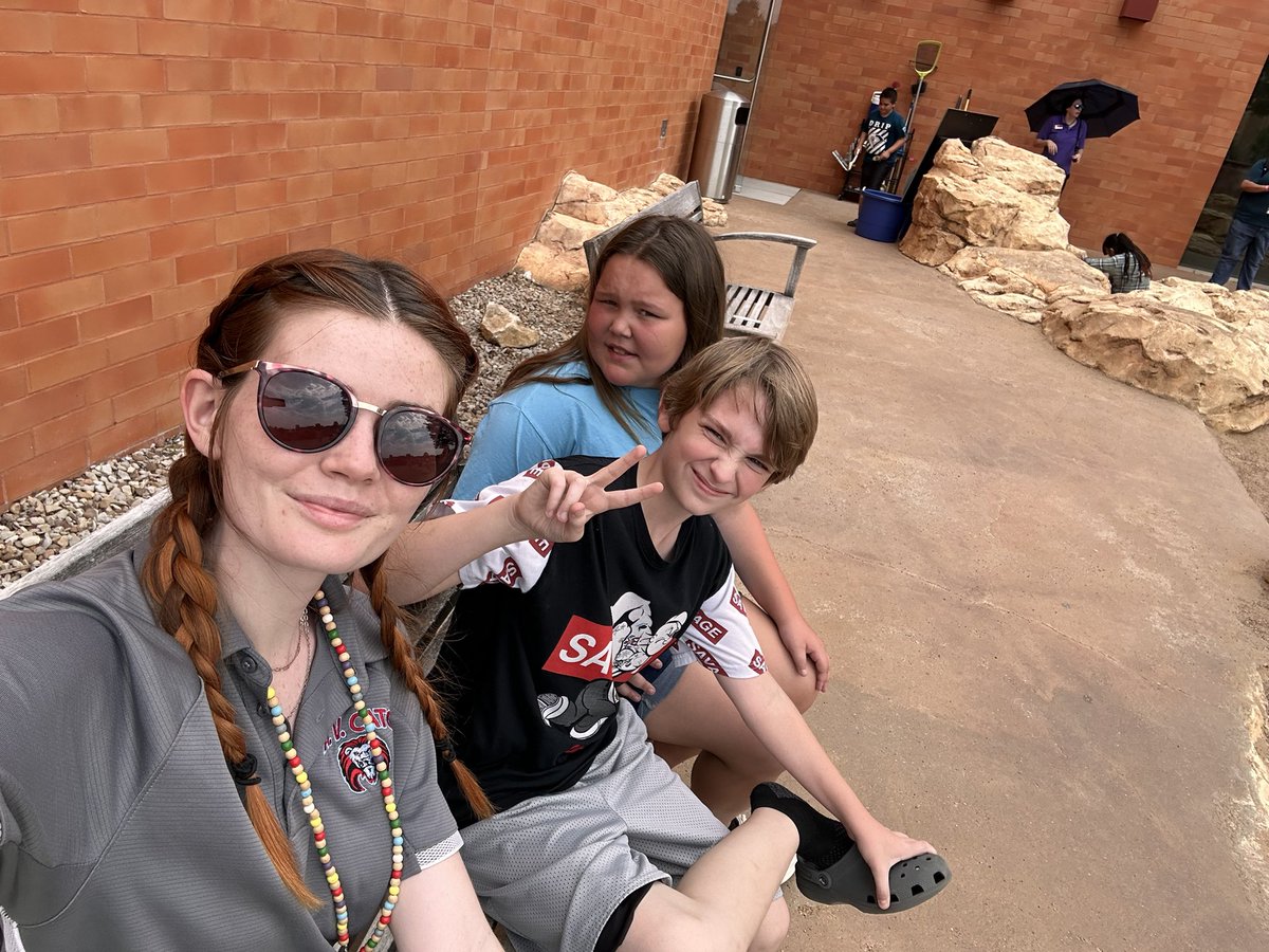 Emily Rudd tweet media