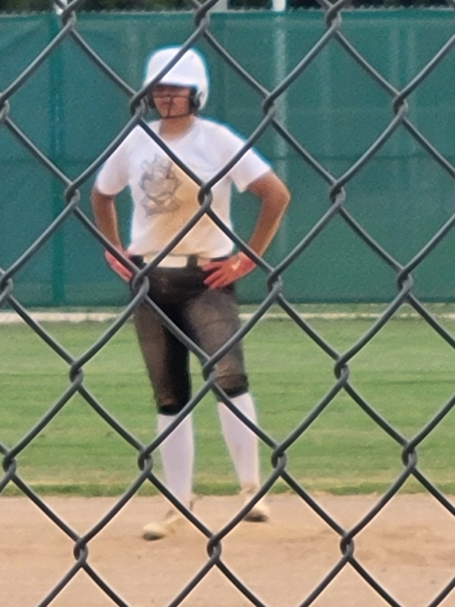 Diadenise23's tweet photo. ♡ Great hit Jen 🥎💪🙌 Let's go!!
She played on point today, So Proud of her. #Ladyowls
#myfreshman2027 #onehitatatime https://t.co/kgbgV1OnrH