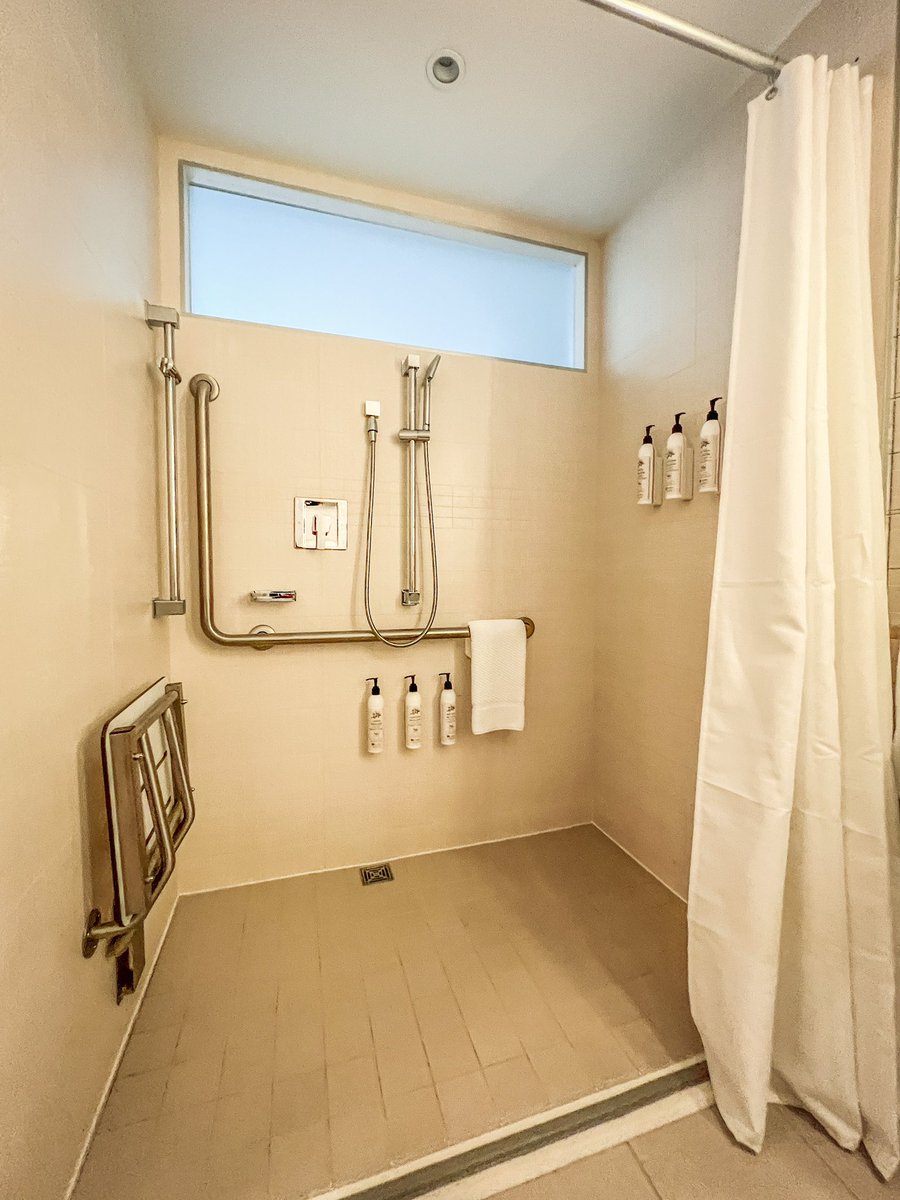 OH. MY. GOD.
I may have found a unicorn, a.k.a. the perfect roll-in shower.
Controls close to the bench.
Not one, but TWO adjustable holders for the shower head.
A separate set of soap dispensers within reach of the bench.
THANK YOU <a href="/DeltaToronto/">Delta Toronto</a> !!!