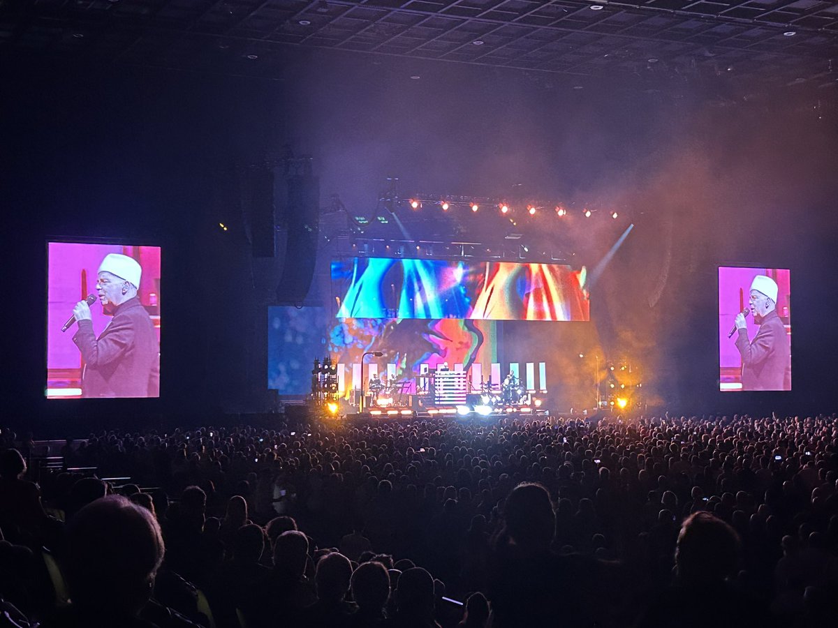 andiabz's tweet photo. Absolutely amazing gig from @petshopboys @PandJLive with @GavDWalker broke my own rules of not recording just for New York City Boy!  #PetShopBoys https://t.co/Qdo5FmRmMR