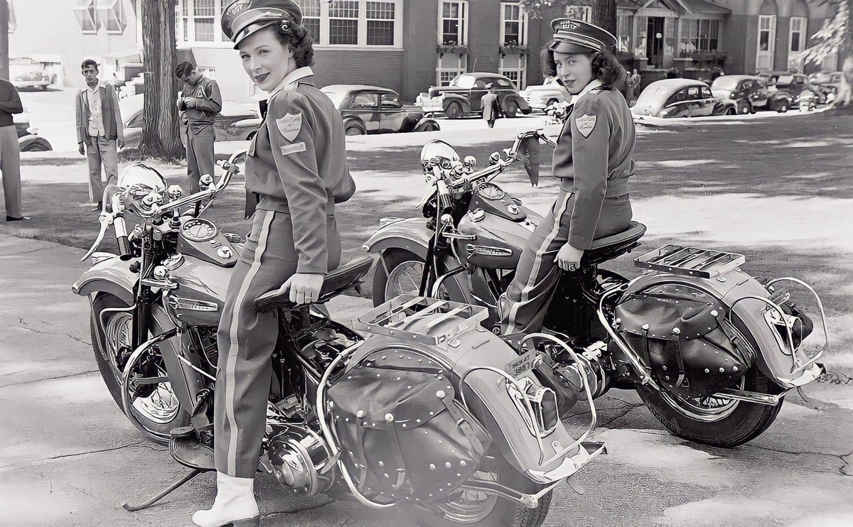 Dot Robinson (leftt), founder of the Motor Maids of America, and her daughter Betty, 15, at a motorcycle rally in Laconia, N.H., 1947.

Dorothy 'Dot' Robinson, the wife of dealer Earl Robinson, competed alongside men in endurance races during the Depression. #harleydavidson
