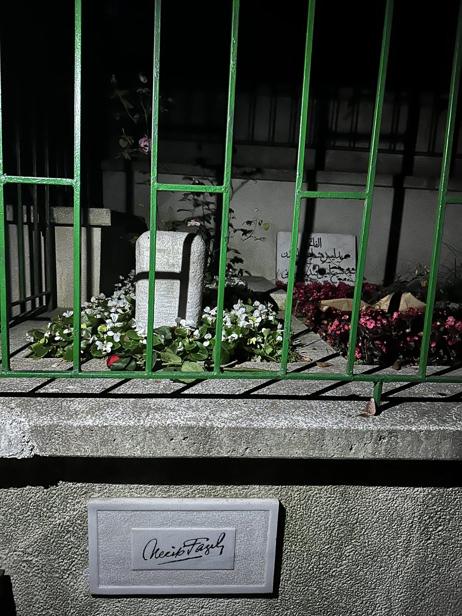 Ne hasta bekler sabahı,
Ne taze ölüyü mezar.
Ne de şeytan, bir günahı,
Seni beklediğim kadar.