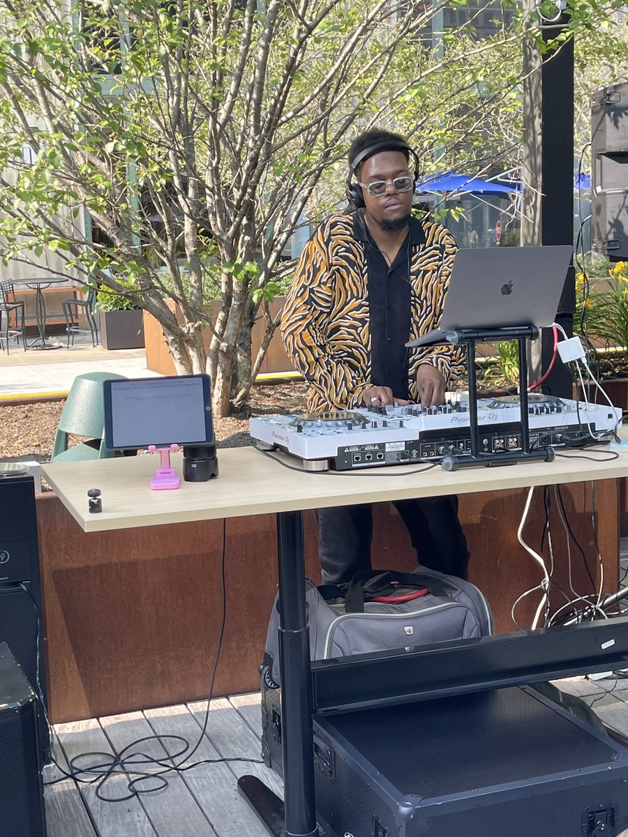 BetsyZEO's tweet image. It’s a party on the river for @1871Chicago  #Juneteenth2023 Come on over !