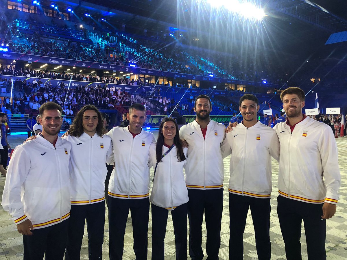 🇪🇸 Que FOTÓN de nuestros representantes con <a href="/RFEBalonmano/">RFEBalonmano</a> en la gala de los #EuropeanGames2023

Mañana ambos equipos juegan la semifinal:

#GuerrerasArena 🆚🇳🇴 Noruega
🕢 13:00 h.

#HispanosArena 🆚🇩🇰 Dinamarca
🕢 10:00 h.

📺 europeangames.tv

#SienteBalonmanoPlaya 🏖️
