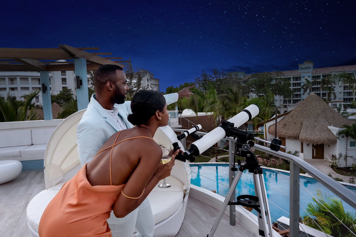 🇯🇲 Embarking on yet another extraordinary #SandalsFirst: the groundbreaking Stargazing Concierge at Sandals Dunn's River! Our goal has always been to showcase the unparalleled beauty of Jamaica and the Caribbean to the world. This brand new feature accomplishes just that,