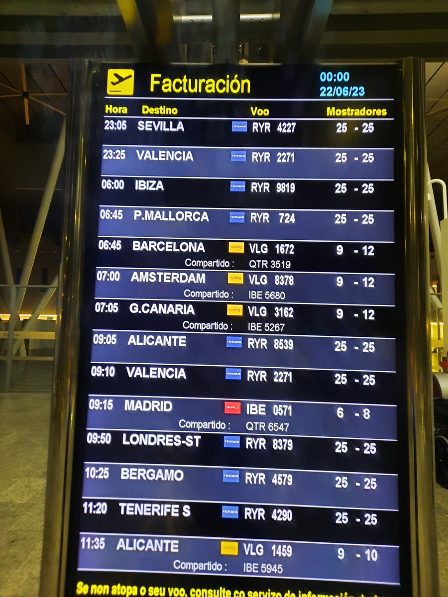 Primeros vuelos del #Verano2023 en #SantiagoDeCompostela ✈️#Galicia✈️#SCQ