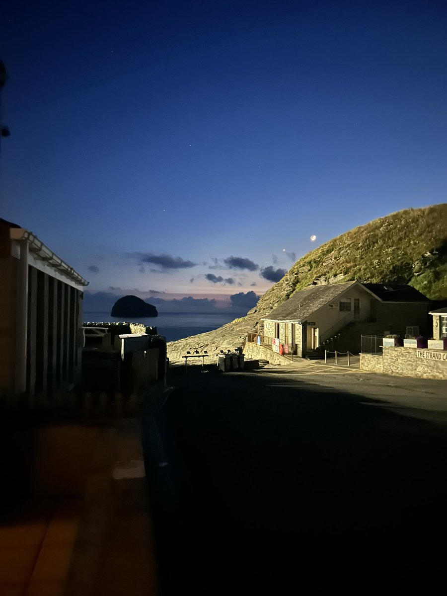 Happy summer solstice folks. Live footage 23.08hrs #Trebarwith