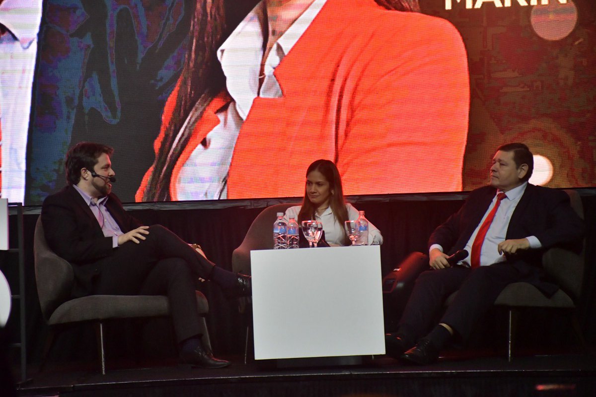 acostasamu's tweet photo. Tuvimos un interesante conversatorio con varios exportadores y autoridades del @BCP_PY y del @MIC_PY para hablar sobre la manera en que #Paraguay se está abriendo al mundo con sus productos. #ExportadorDelAño2023 @5diasPY https://t.co/lBwavFm6GM