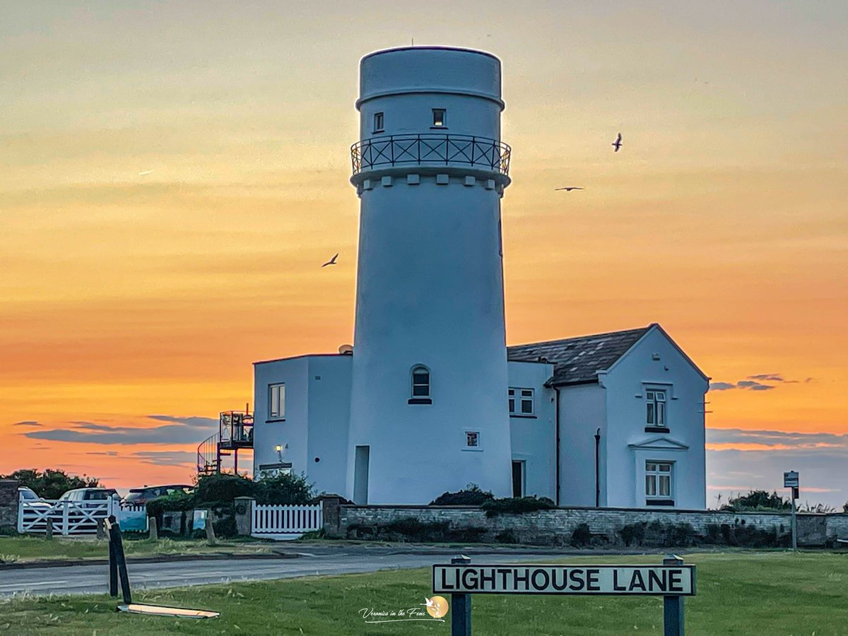 Lighthouse at sunset on the Norfolk coast in Old Hunstanton this wonderful Summer Solstice ❤️☀️🧡 #SummerSolstice #StormHour