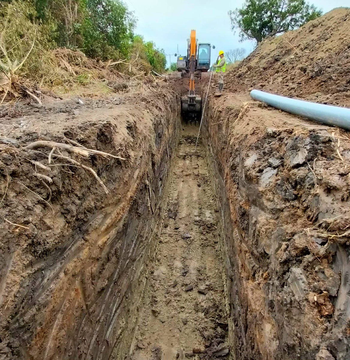 Lo que más aún nos llena de orgullo es que esta siendo construida por obreros de nuestra comunidad, son obras que impulsan la creación de puestos de trabajo.