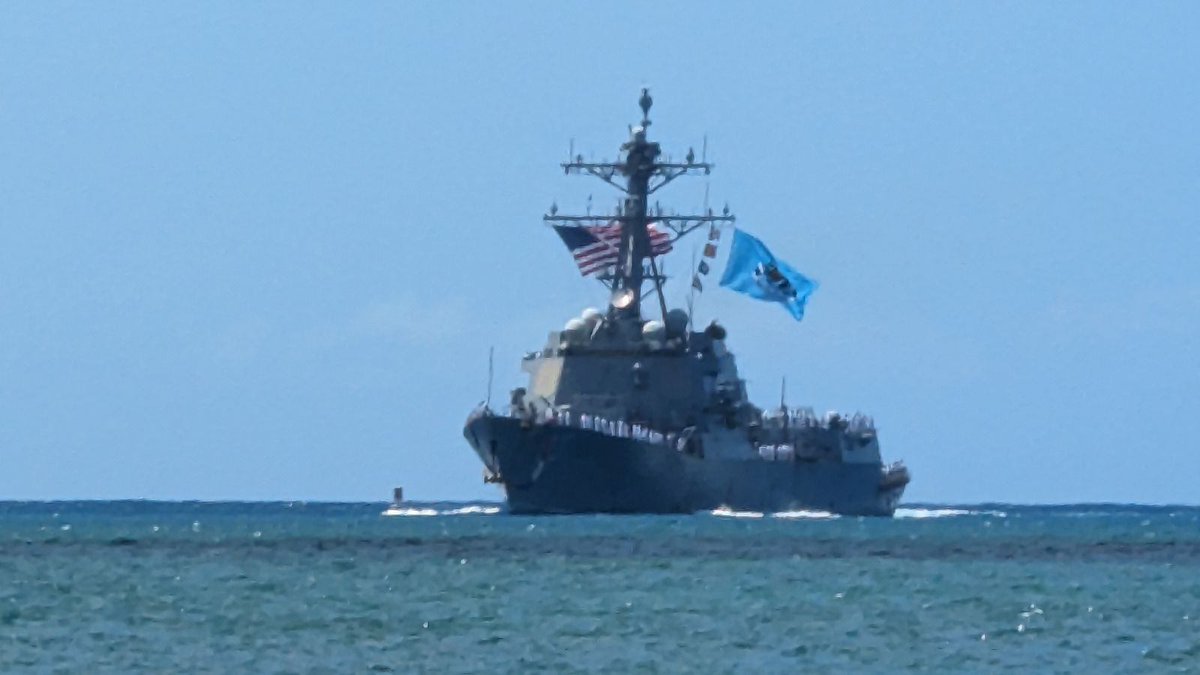USS Chung-Hoon (DDG 93) Arleigh Burke-class Flight IIA guided coming into Pearl Harbor following her deployment - June 21, 2023.  #usschunghoon 
SRC: Eric Coffman