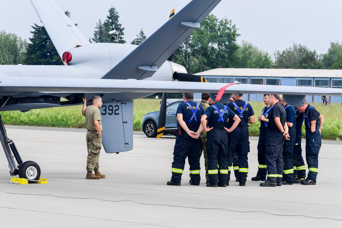 USNationalGuard's tweet image. .@TXMilitary Airmen and their Czech partners learned more about each other's capabilities while participating in #AirDefender2023.

The Texas National Guard and the Czech Republic have partnered through the State Partnership Program for 30 years. #SPP30 🔗ngpa.us/25834