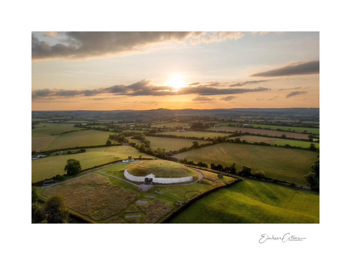 Summer Solstice sunset at Newgrange 
#summersolstice2023
#boynevalley