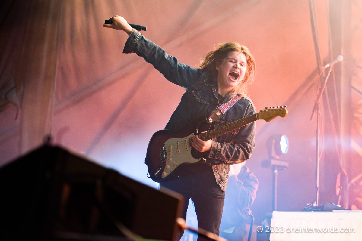 oneintenwords's tweet photo. I had an amazing time at Lavender Wild festival. #ICYMI all my photos are up https://t.co/BehrweSO28 #lavenderwild #lavenderwildfest #girlinred #hayleykiyoko #theaces #gflip #musicfestival #concertphotography https://t.co/PPmg5AgWOI