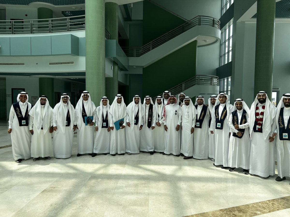 "بقدر الكدّ تكتسب المعالي
و من طلب العُلاَ سهر الليالي"

الحمد لله على توفيقه والشكر لله على إحسانه، ألف مبروك طالباتنا و طلابنا تخرجكم من كلية الطب بجامعة جازان، 
سائلا المولى عز وجل لكم التوفيق والسداد وأن يبارك جهودكم لخدمة مجتمعكم ووطنكم الغالي 

#med18