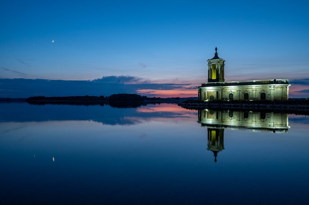 The longest day and the shortest night. Just back from a very tranquil #rutlandwater on the eve of  #SummerSolstice2023 with the #crescentmoon and #Venus also adding to the show.