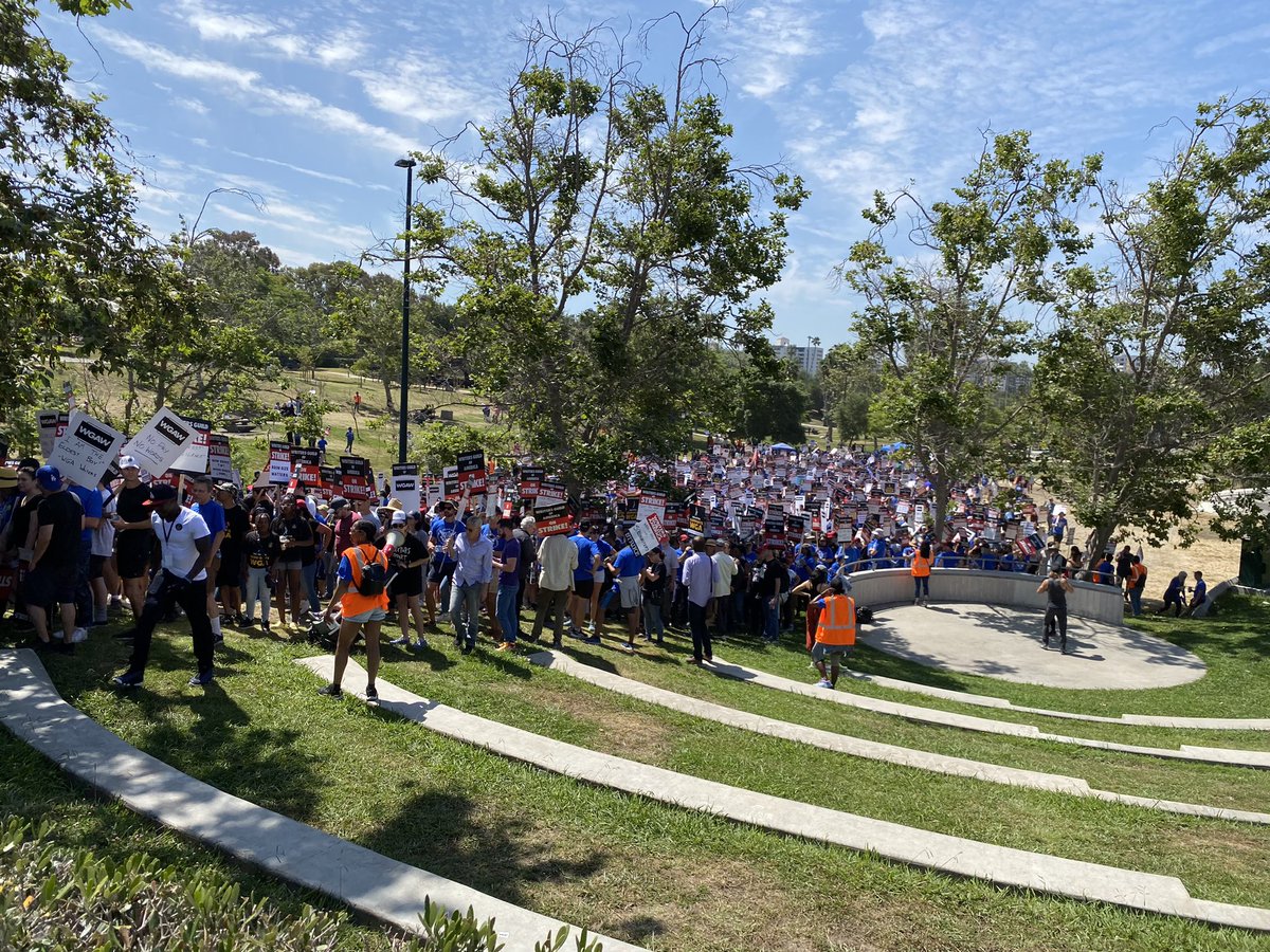 What is up, #HotLaborSummer🌞 A line of union workers, as far as the eye can see❤️ #WGA #IATSE #teamsters #liuna #sagaftra #afm