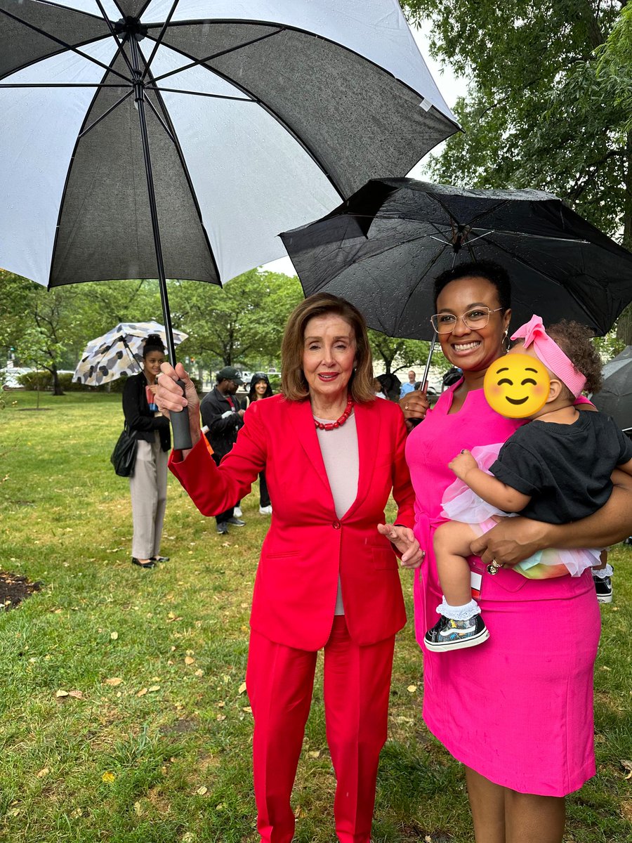 When you're at #StrollingThunder and  @SpeakerPelosi is a guest speaker and takes a picture with you! 😍 Thank you for thinking babies!
#ThinkBabies @ZEROTOTHREE